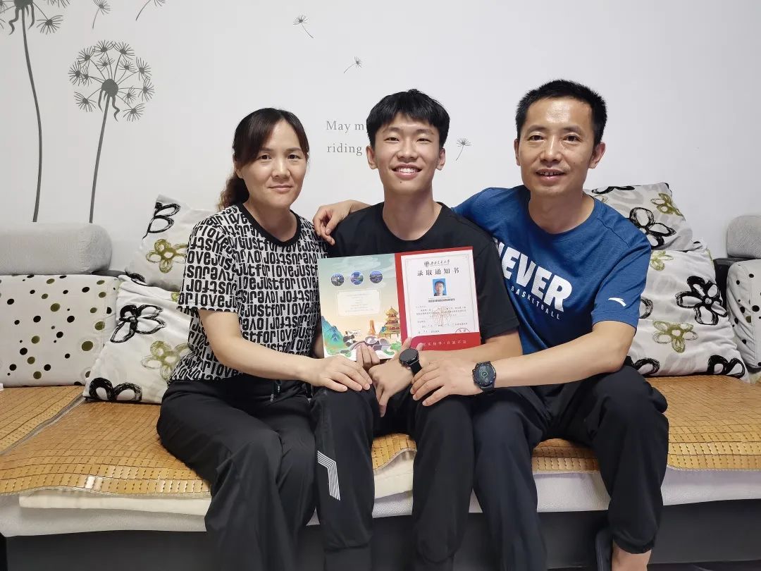 录取通知书买动车票打折吗,大学生凭录取通知书买火车票