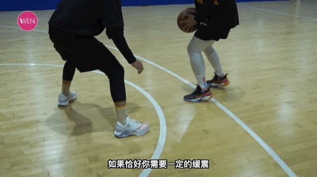 音速10球鞋上脚测评,音速10樱花粉篮球鞋测评