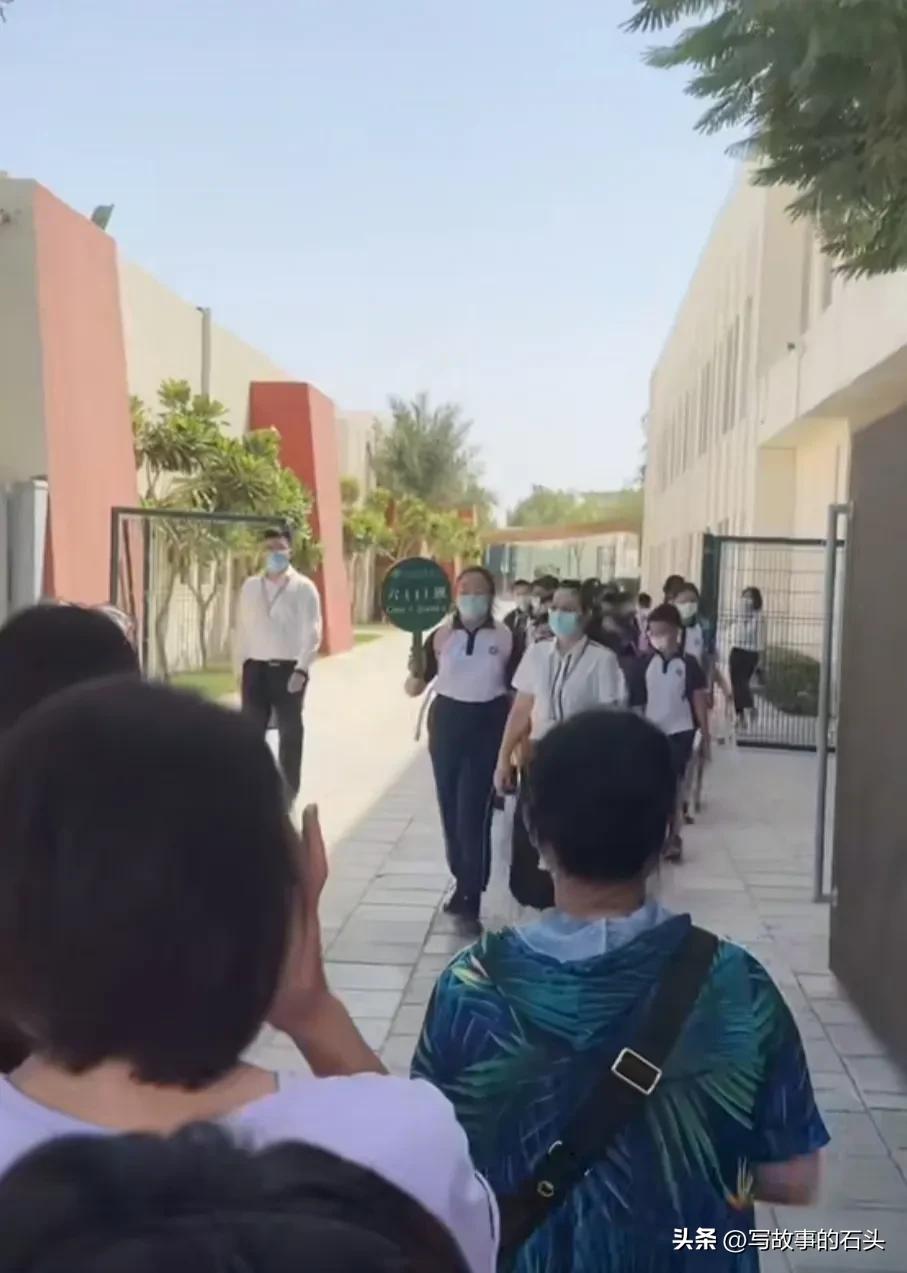 重庆小伙娶迪拜媳妇，生3娃，创业15年逆袭成功，把父亲接到迪拜