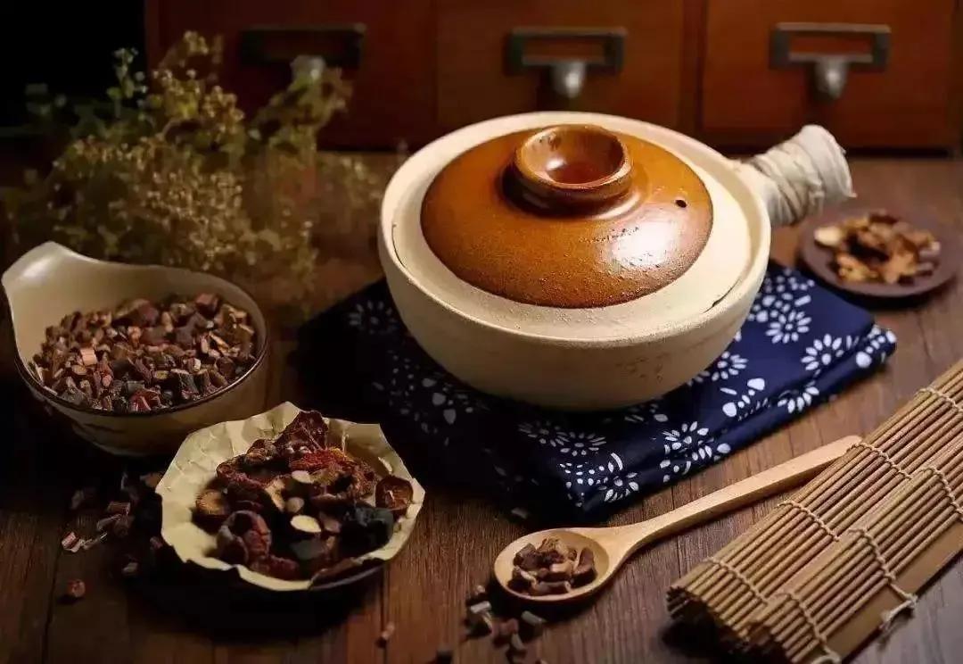 耳鸣蝉叫嗡嗡响吃什么药,左耳耳鸣蝉鸣声一直持续响