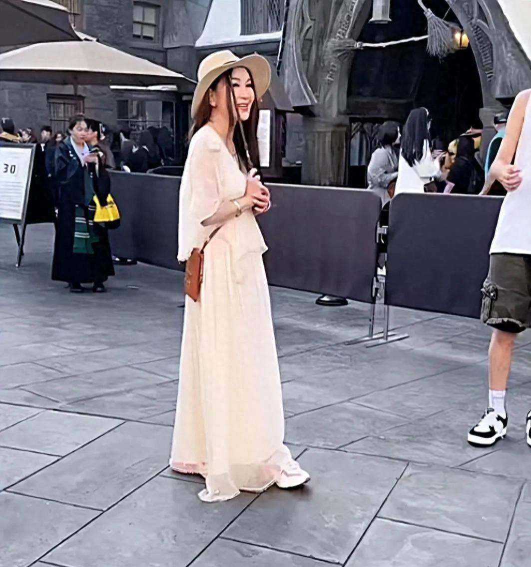 最美妲己温碧霞出席活动,最美妲己温碧霞