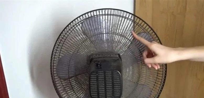 风扇上灰怎么清理,为什么电风扇的扇叶上容易积累灰