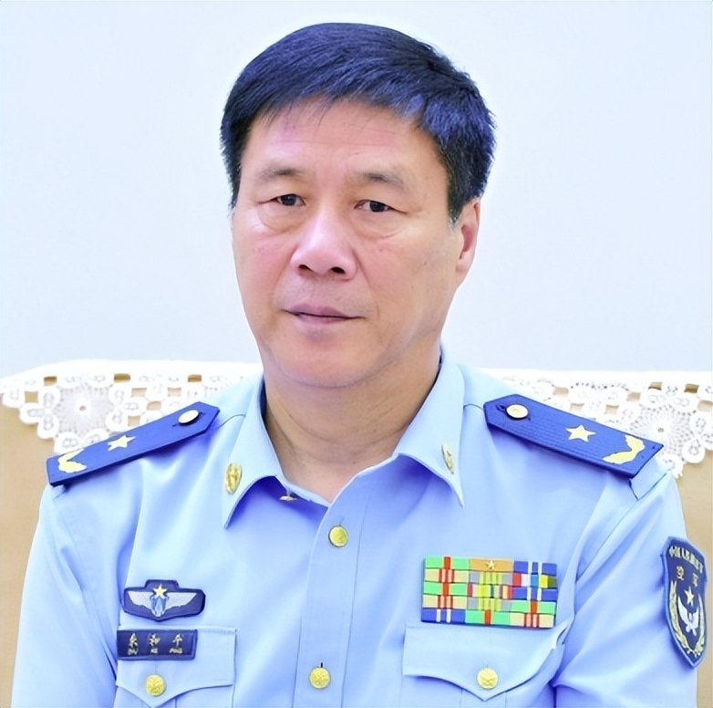 十大元帅的儿女都授了什么军衔？前三位元帅的亲属中也有人授衔？