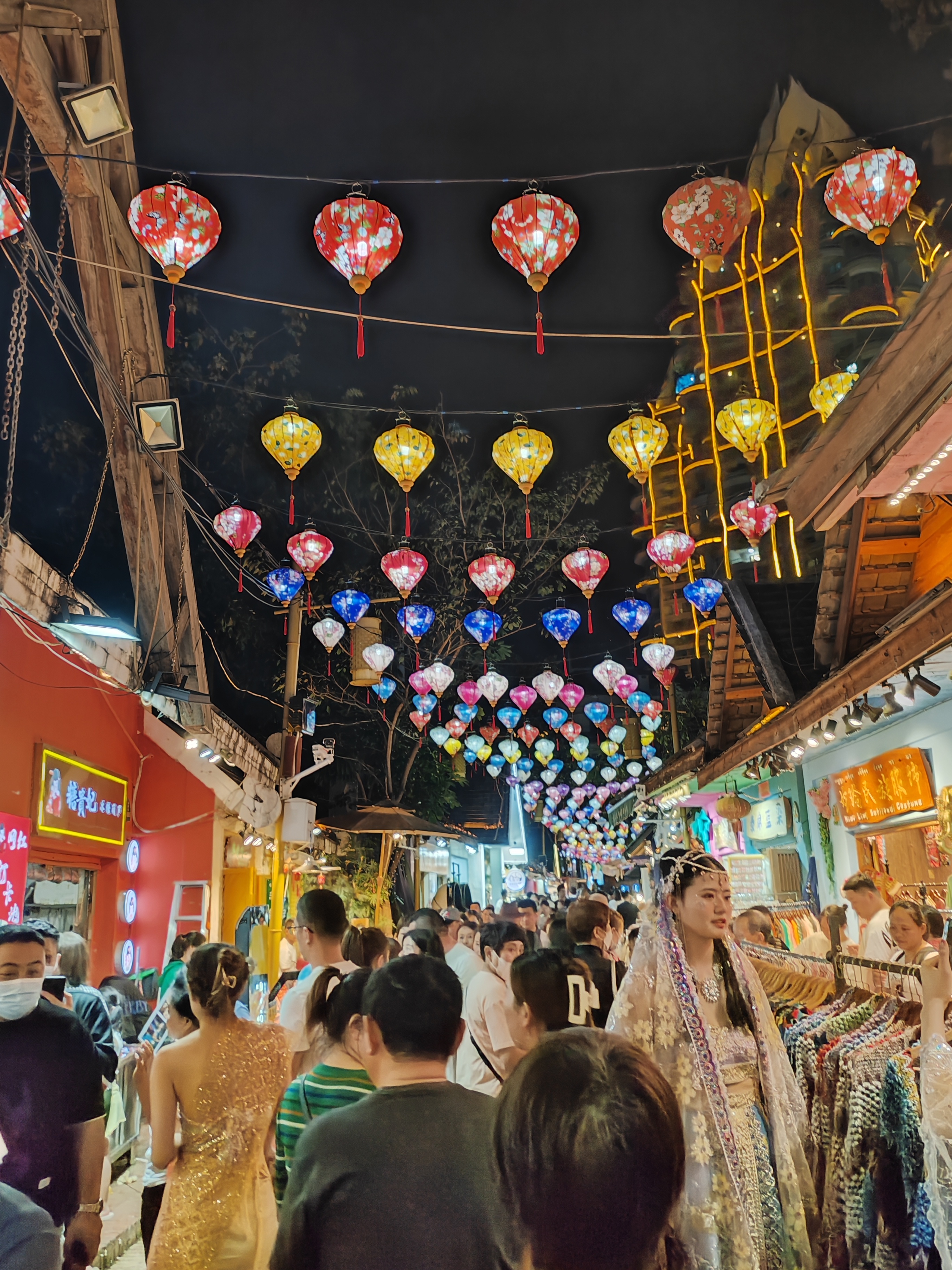打卡西双版纳告庄亚洲最大夜市,西双版纳告庄夜市玩到几点