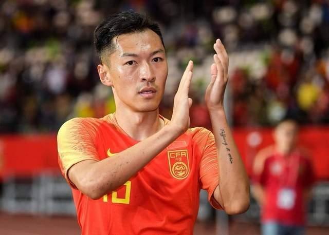 国足吴曦为什么躲球,国足队长吴曦躲球原视频