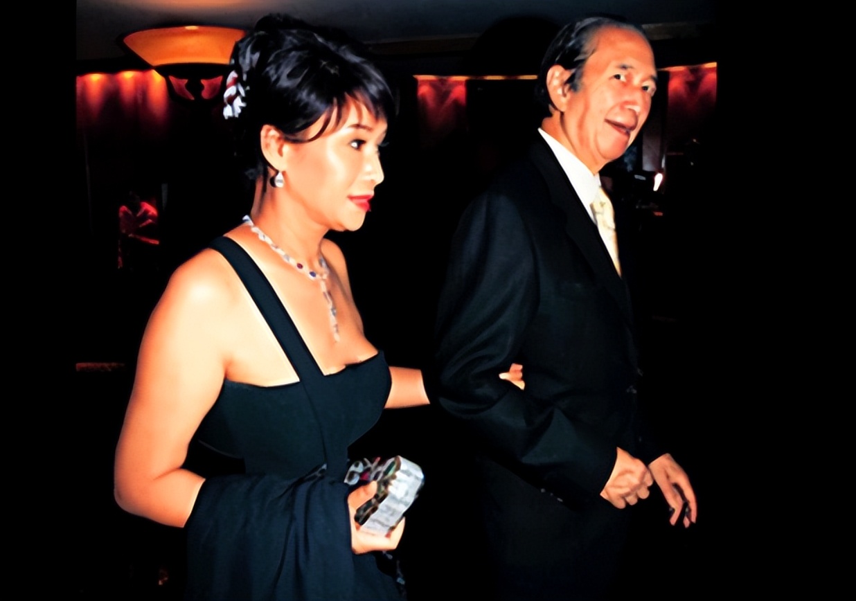 赌王四太三太翡翠项链对比,赌王三太翡翠项链