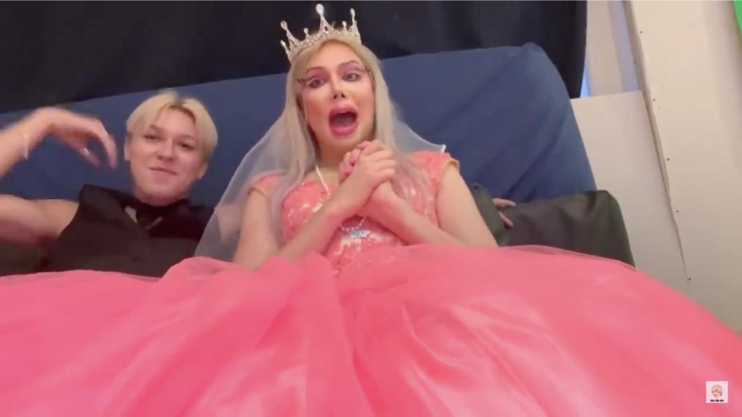 白人网红整容韩国人,白人网红整容18次