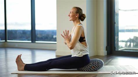 瑜伽练习小贴士：脊柱健康向前弯曲不仅要练习前弯还要健康的前弯