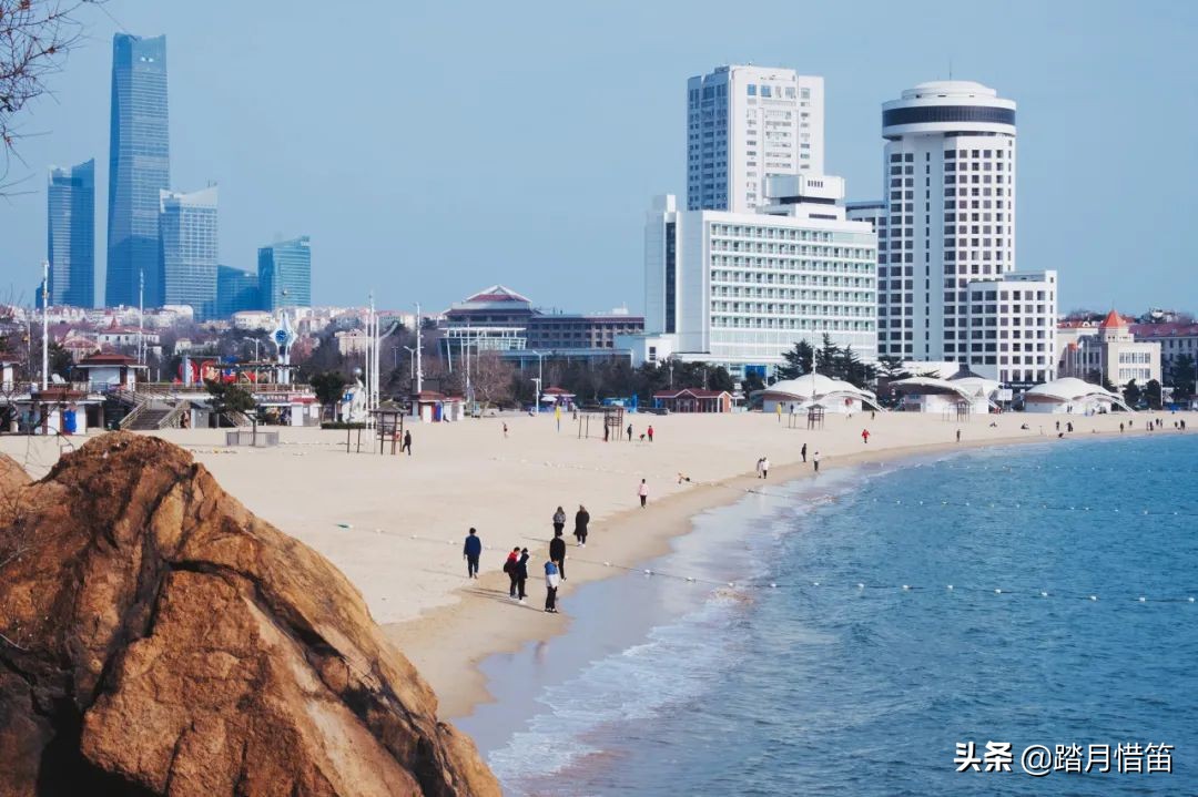 被誉为“东方瑞士”的青岛，有太多的海边浪漫