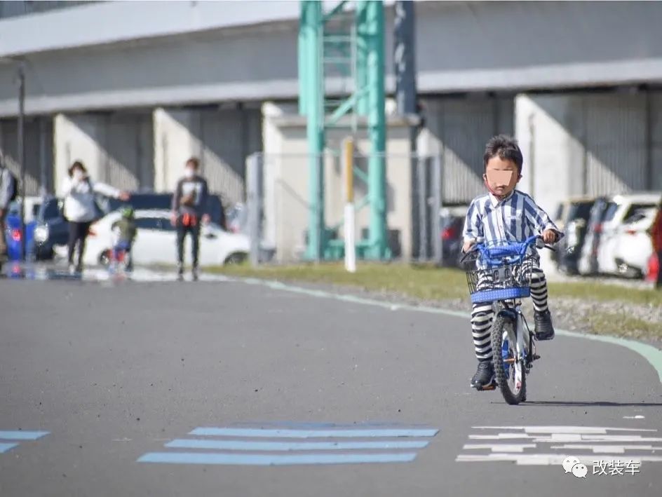新款丰田威尔法改装,奶爸车改造老霸道