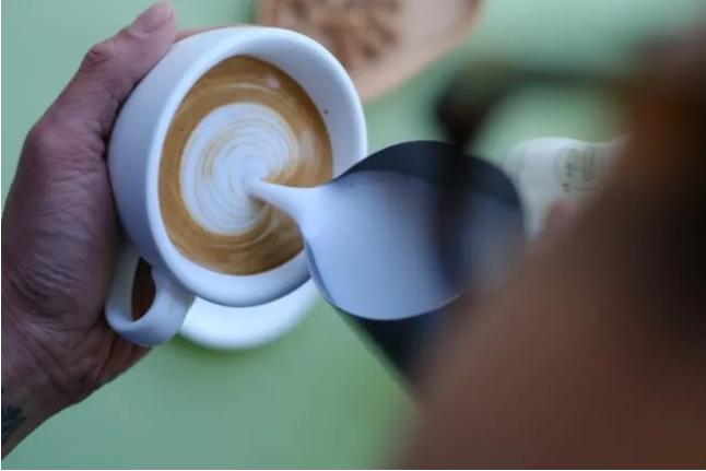 享用全新场景服务，星巴克携美团首发“1971客厅”专属空间服务