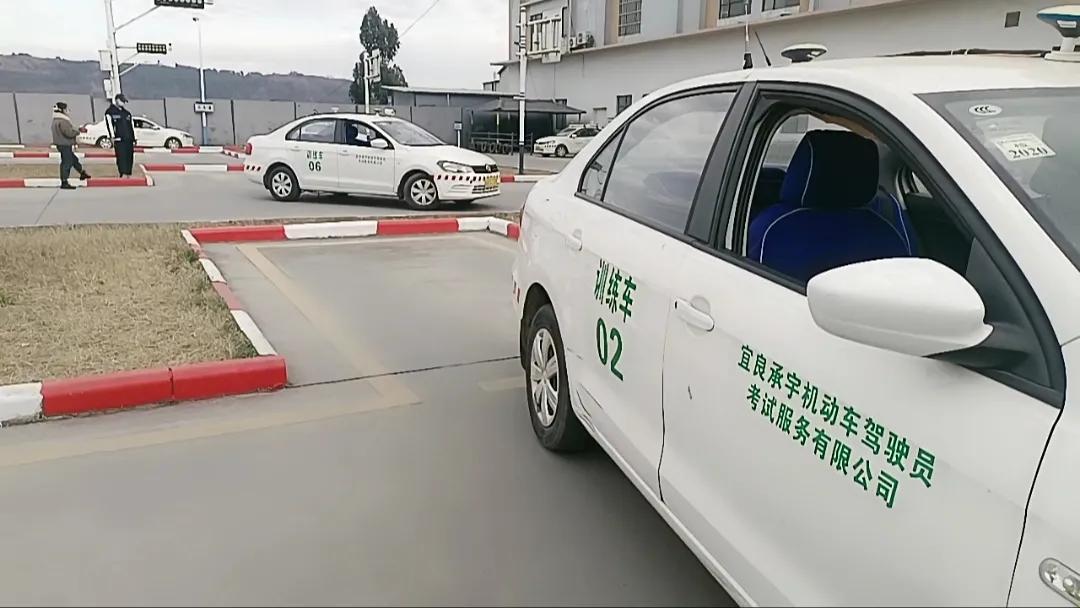 科目二考试的五大技巧,科目二倒车入库难还是侧方停车难