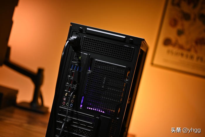 乔思伯松果d41mesh副屏版白色机箱,乔思伯d41标准版能后期加装副屏吗