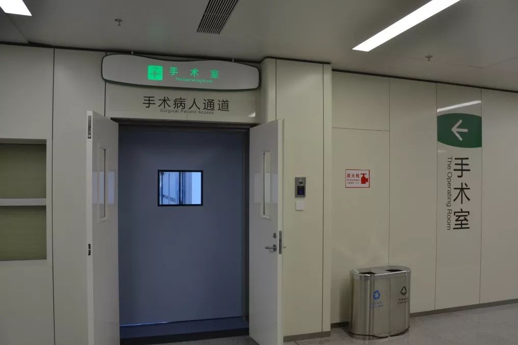 21岁女子做人流被围观，4名男医生嘲笑她的*处私**，法院最后这样判