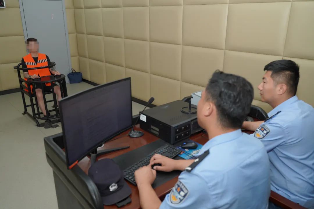 色情露骨、挑逗暗示...9人粘贴涉黄小广告，被菏泽警方抓获！