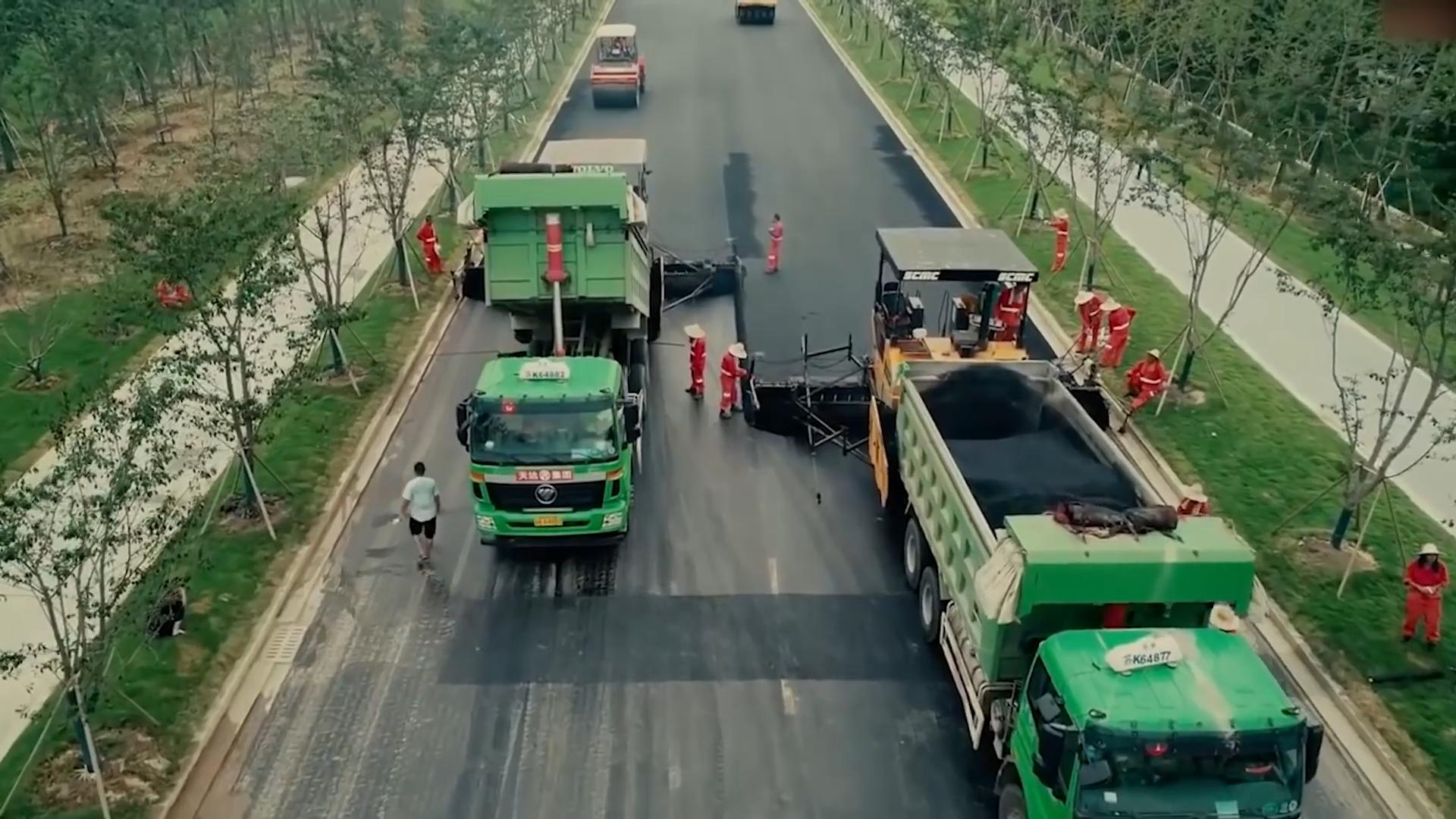 村村通柏油路现状,为什么村村通修的都是水泥路