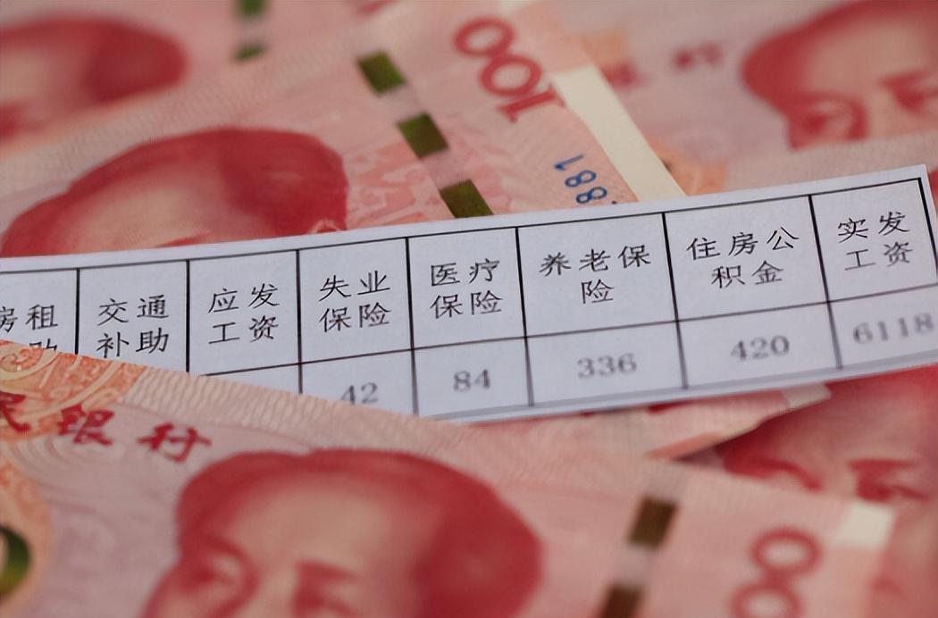 公交车司机每天能挣多少路费,深圳公交司机师傅一个月多少钱