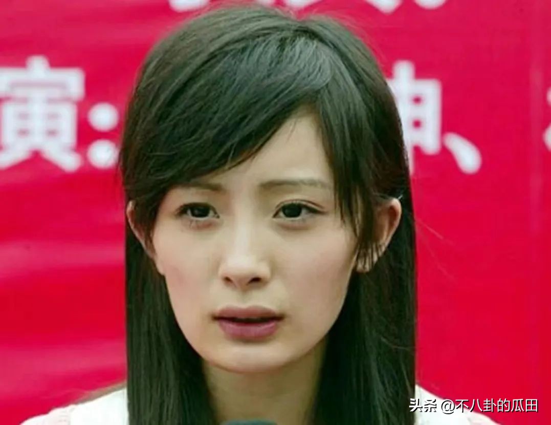 蔡徐坤下巴太尖惹争议图片,蔡徐坤下巴是假体吗