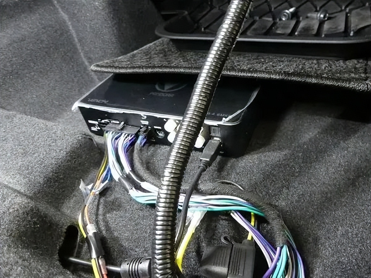 新款卡罗拉无损音响改装,丰田卡罗拉低配改装一键启动