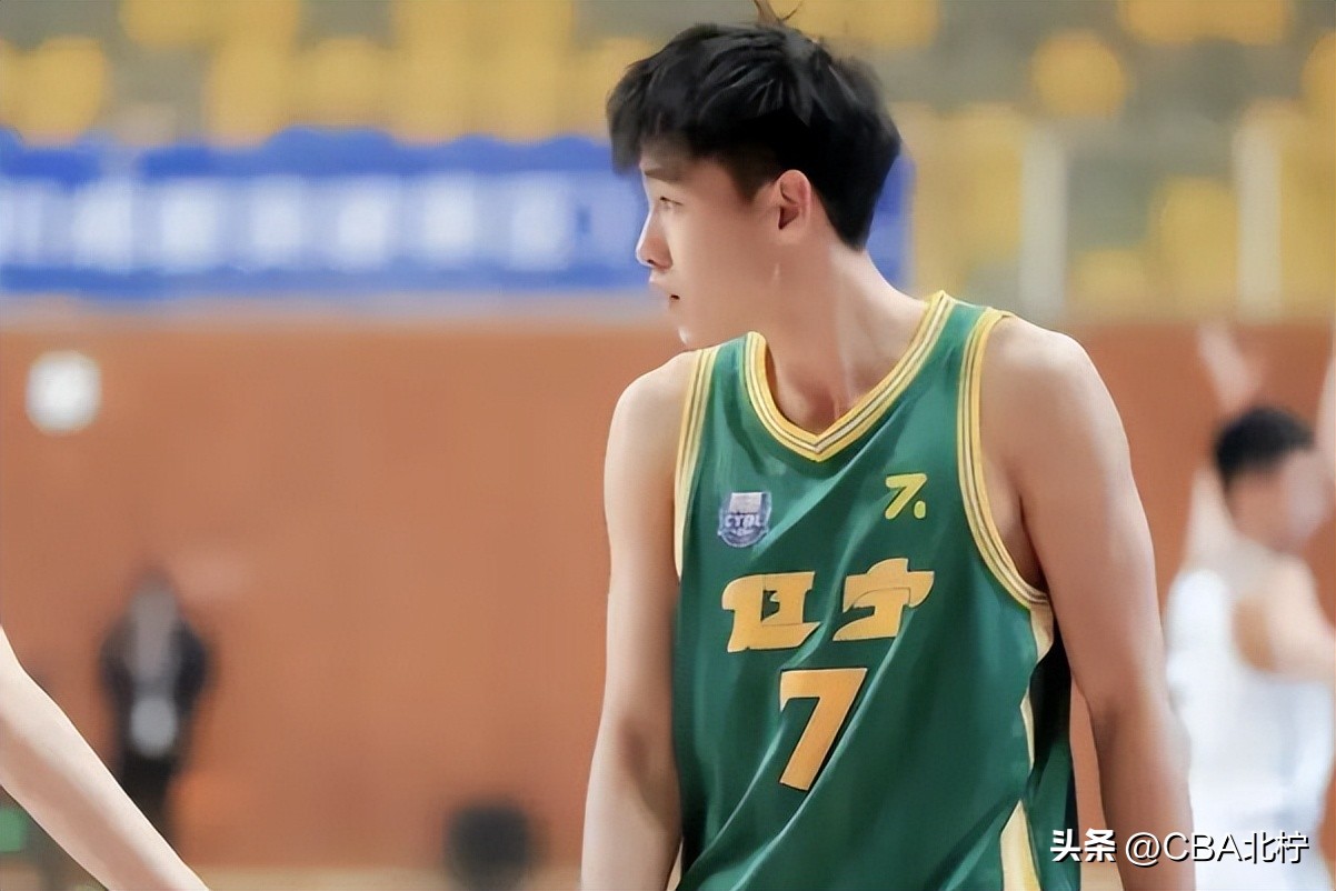 杨鸣单场35分,cba三外援夺冠