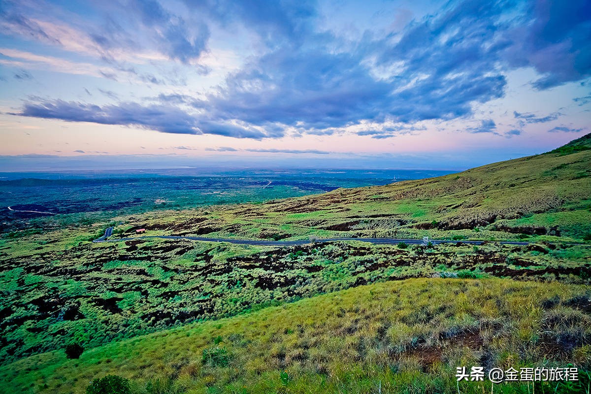 开汽车上活火山口,停车就能见到熔岩湖,这里是尼加拉瓜的马萨亚