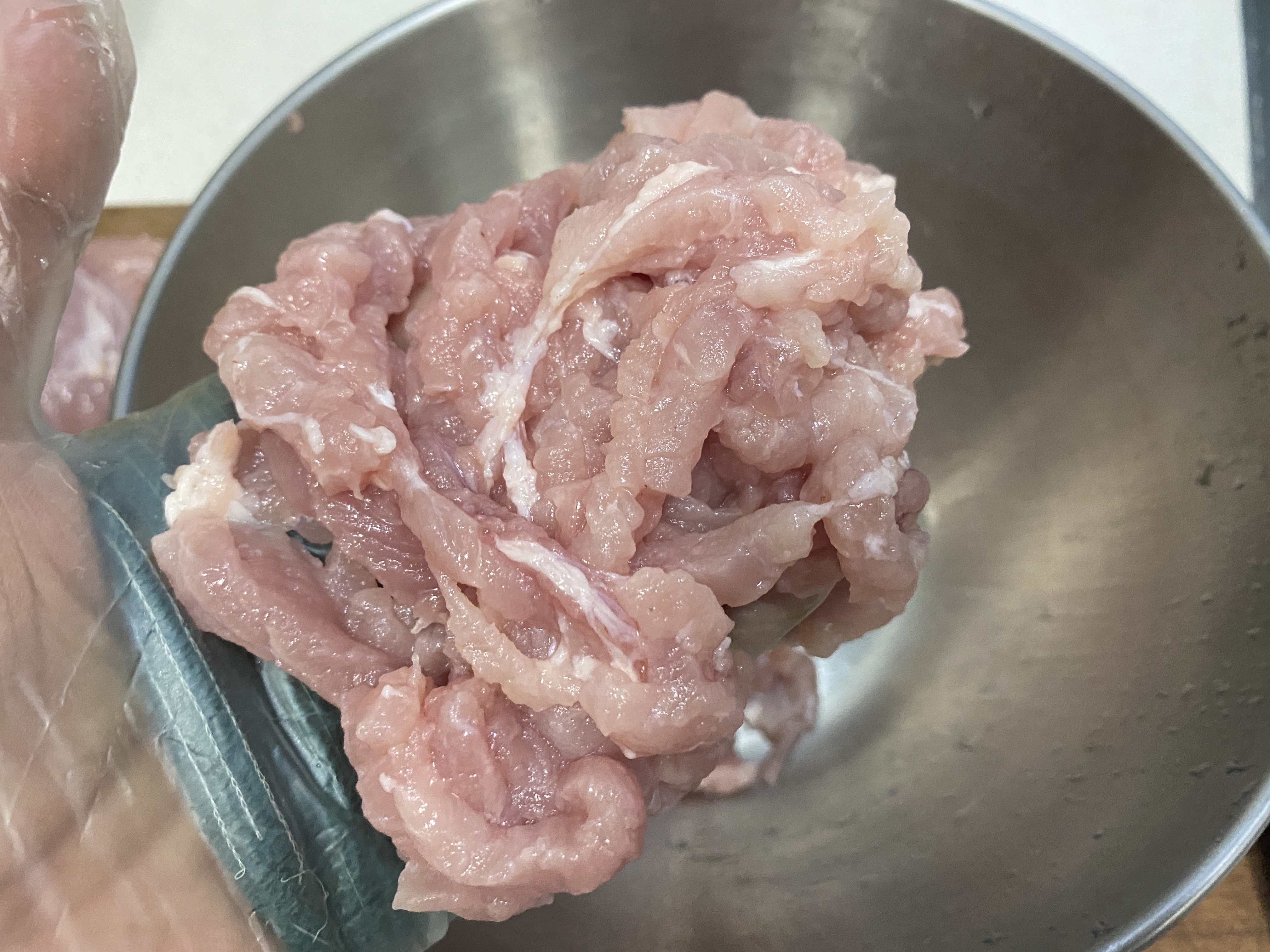 铁锅炒肉丝,为什么炒肉丝肉丝粘锅