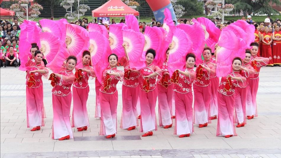 跳广场舞是怎么挣钱的,广场舞的领舞怎么赚钱的