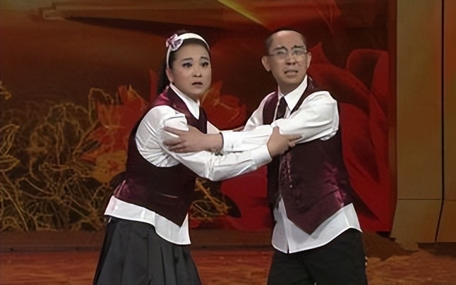 贾玲为什么不和白凯南搭档了,2012年贾玲和白凯南的相声