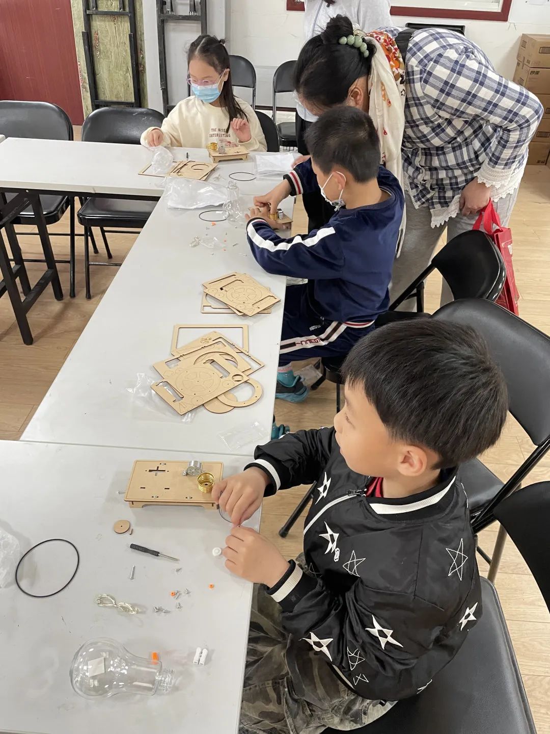 知活动变身“小小闪电侠”一起“造电”这场科普大餐“泰酷辣”！