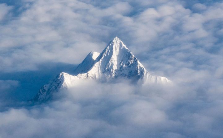 珠峰积雪厚度最新数据,珠峰海拔高度是怎么测量的