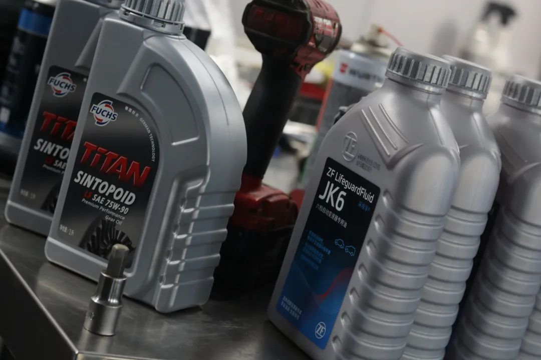 老皇冠全车翻新整备50000元,12代皇冠二手翻新要多少钱