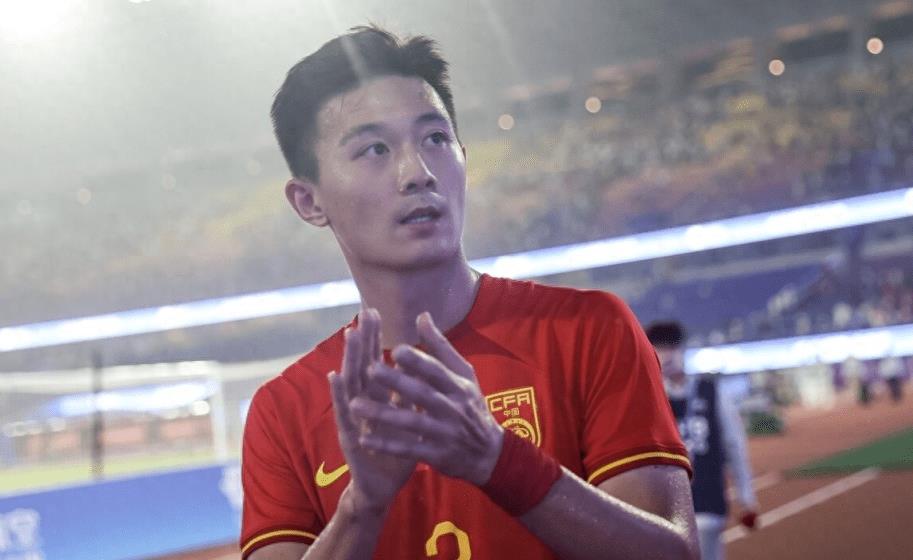 蒋圣龙100米,足球队员蒋圣龙身高