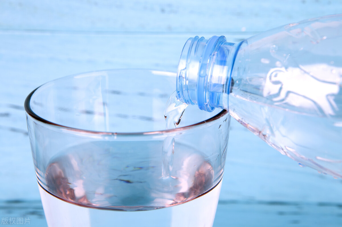 如果手被502胶水粘住了怎么办,如果手被502胶水粘住了如何弄下来