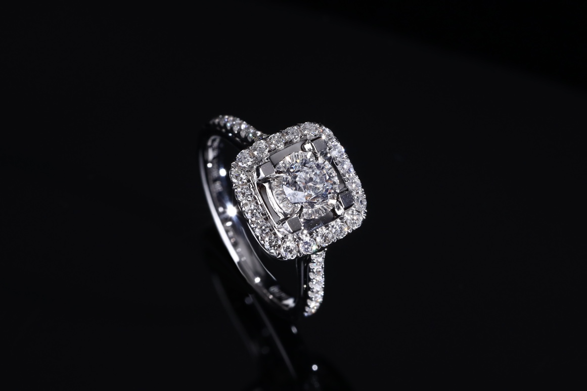 教你三个挑选钻戒的小妙招,挑选钻戒的省钱技巧有哪些呢