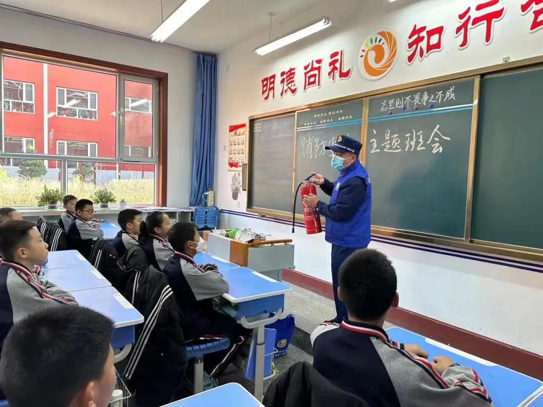 消防安全进百校宣传教育系列活动,走进学校开展消防安全宣传第一课