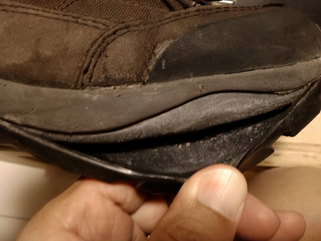 鞋子脱胶用什么胶水粘最好502,鞋开胶了怎么用502胶水粘住