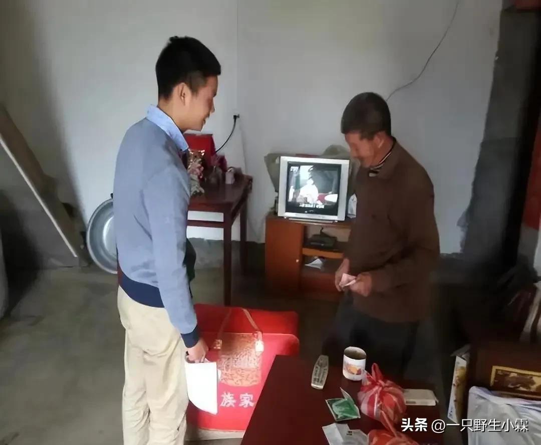 我放弃稳定工作，独闯非洲，为救邻居，深夜抡着菜刀赶跑5名劫匪