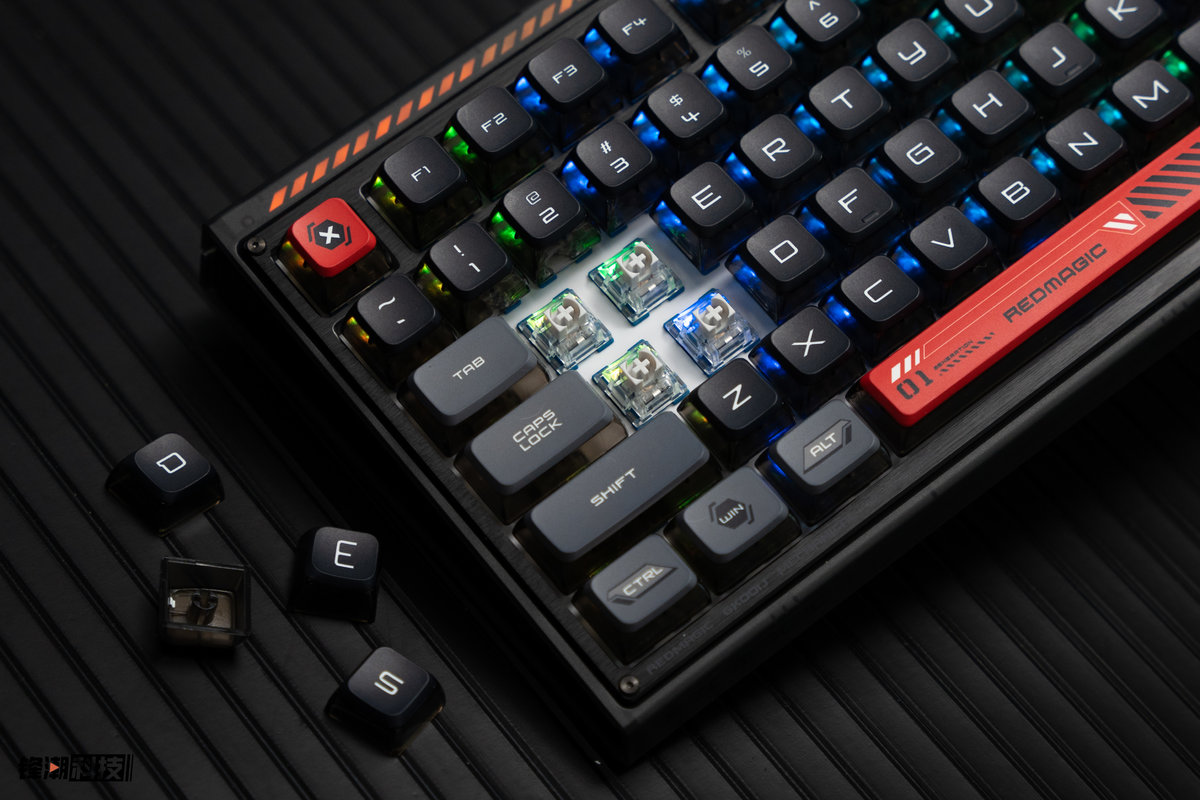 红魔电竞平板游戏体验,红魔电竞机械键盘