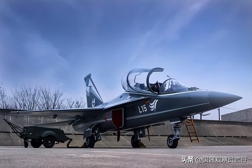 阿联酋l15猎鹰教练机飞行表演,l15高级教练机最新消息