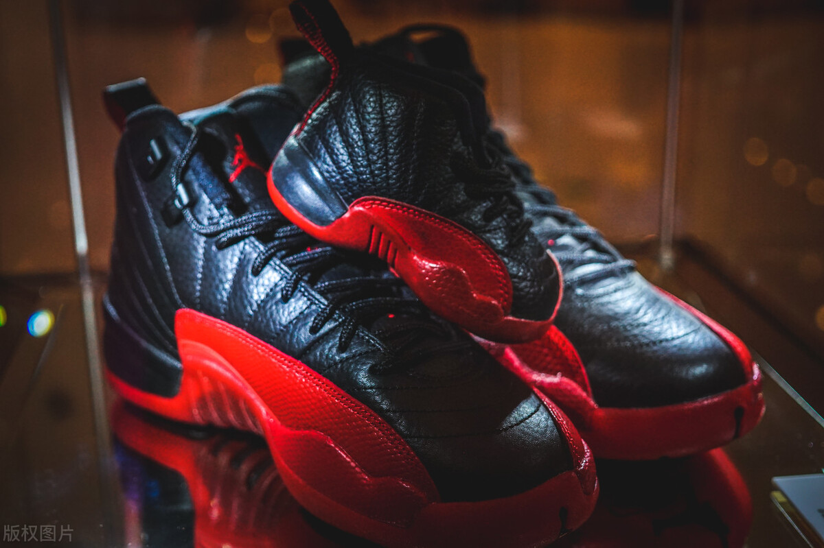 运动鞋男款一般多重,男生运动鞋潮流百搭