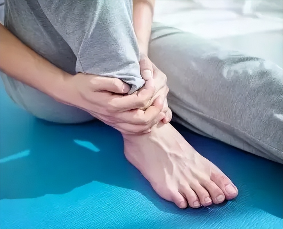 每天久站8小时对身体有什么影响,每天久坐8个小时以上的危害