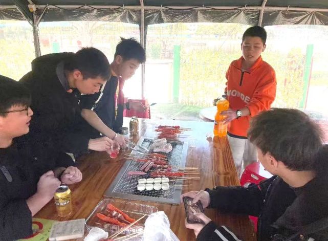 有教育情怀的学校,有幸福感的大学是什么样的