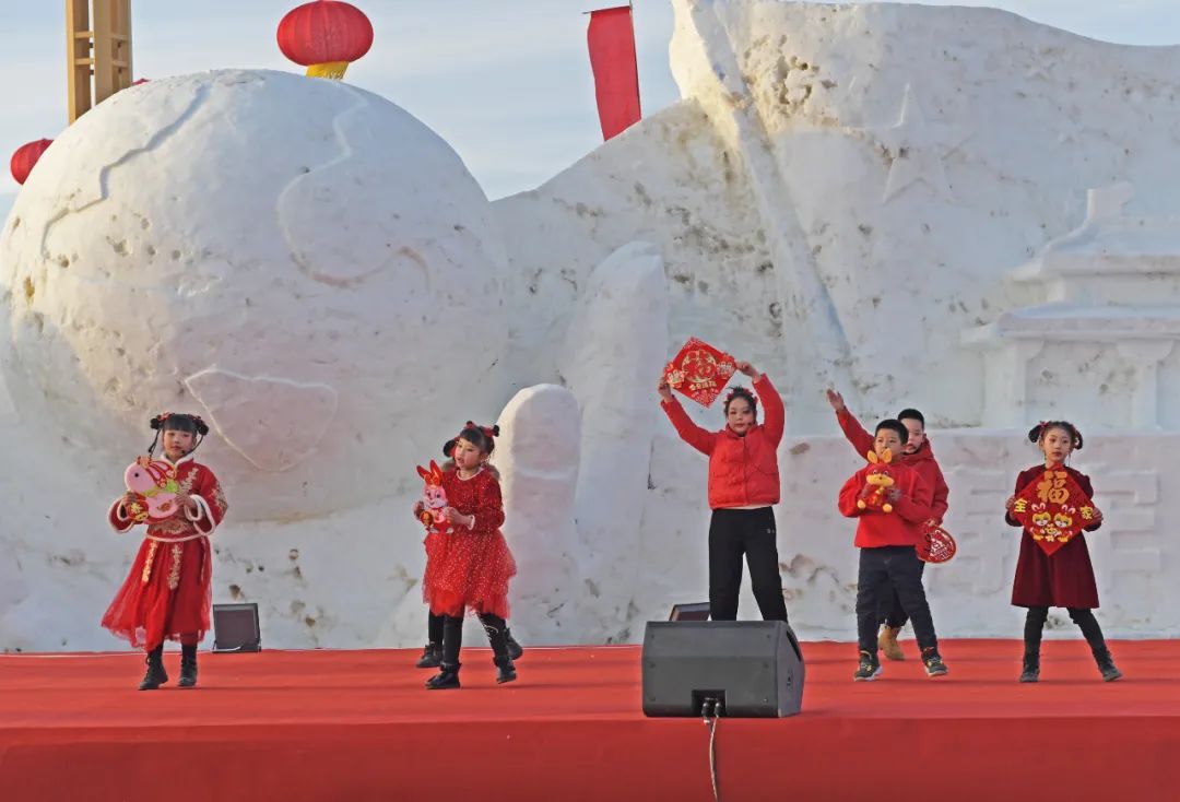 赛马场冰雪嘉年华,舞狮群狮表演比赛