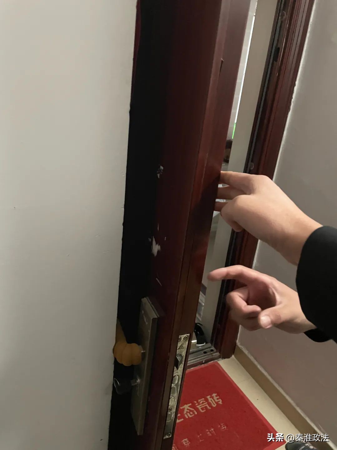 业主擅自改了入户门的位置,小区业主私自改入户门怎么处理