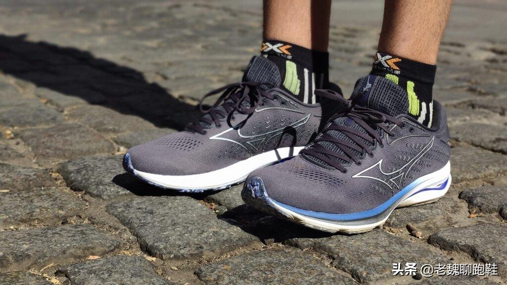 一年穿两双鞋,比较耐穿好看的慢跑鞋