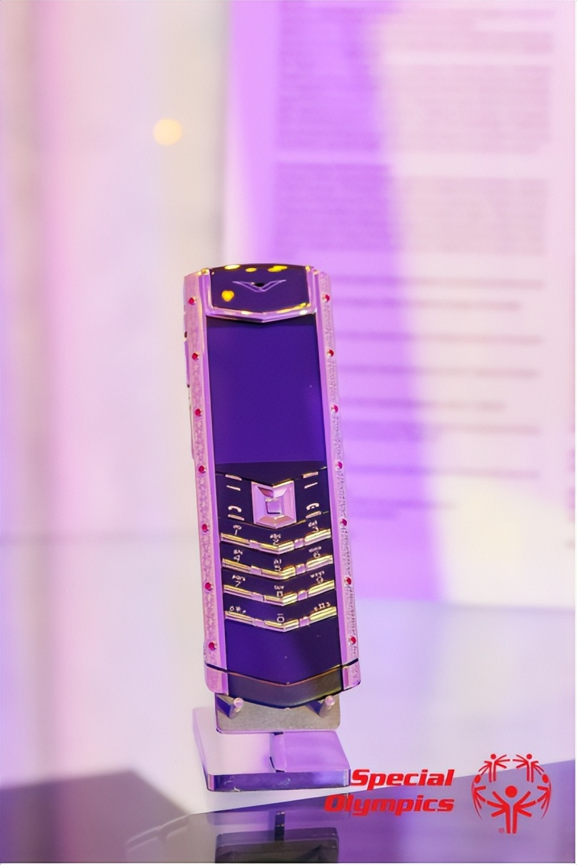 10万一部的vertu手机,售价近十万奢侈手机vertu重现江湖