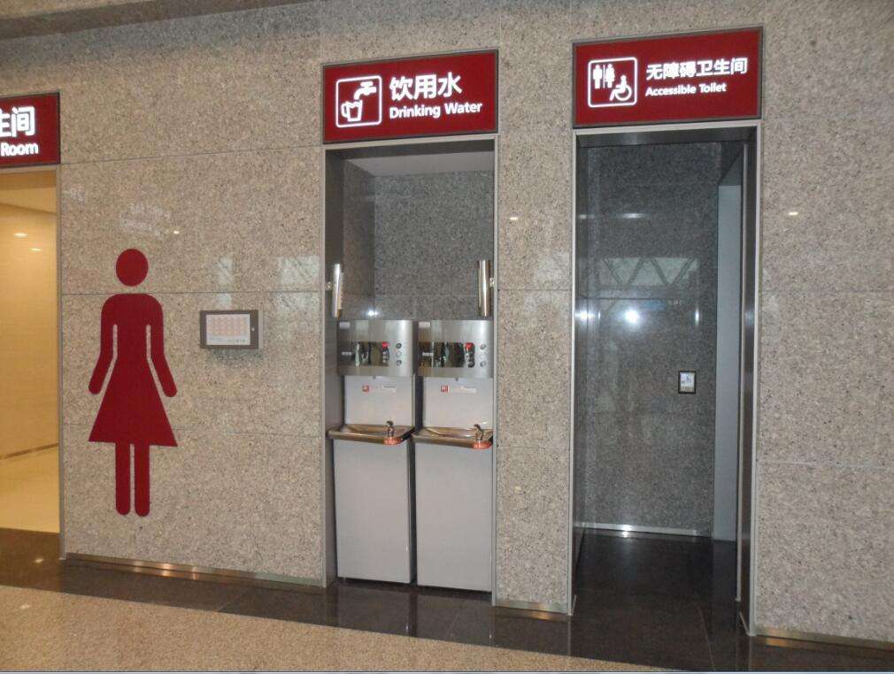 飞机上的秘密飞行员,空姐揭露飞机上的秘密