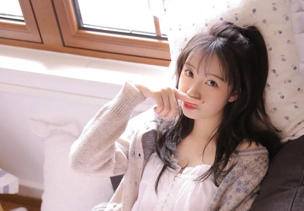 来姨妈怎么哄女朋友开心,女朋友来姨妈肚子疼怎么哄