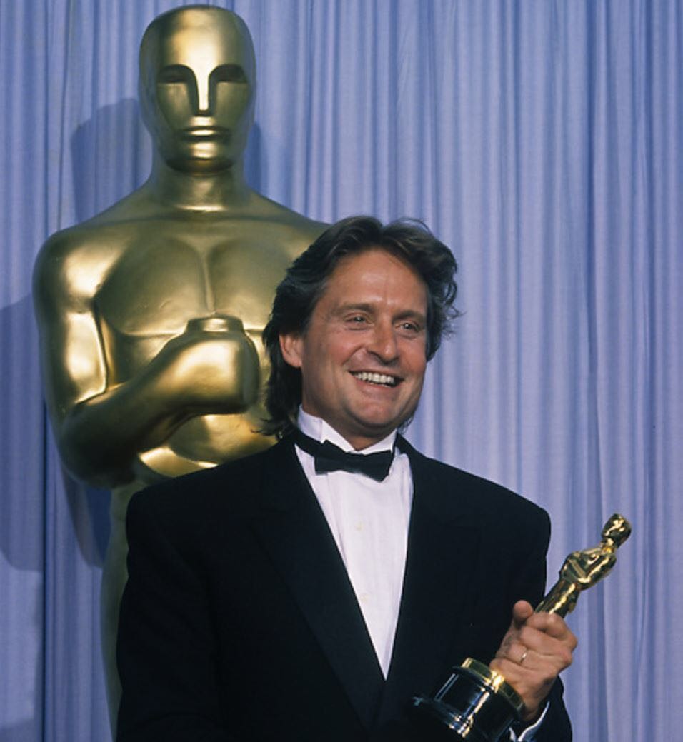 道格拉斯：好莱坞最高段位花心浪子，把小25岁泽塔琼斯吃得死死的