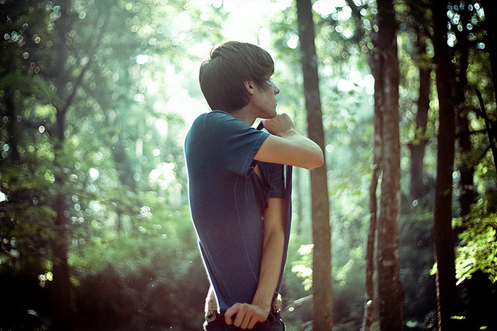 孤单的说说心情句子句句伤感扎心,让人看了心疼的伤感说说句句扎心